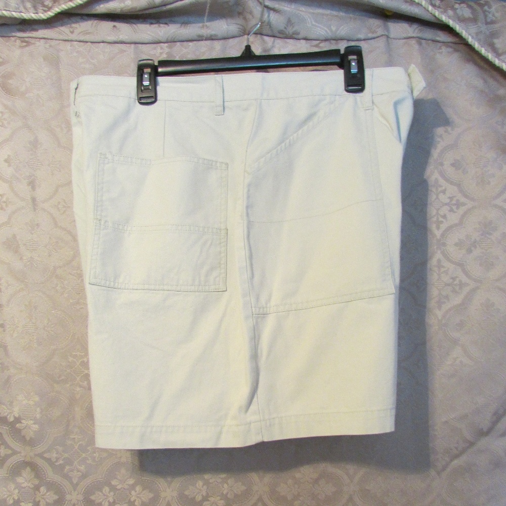 20W Plus Size Oyster Khaki Cargo Shorts ~Inseam 5"